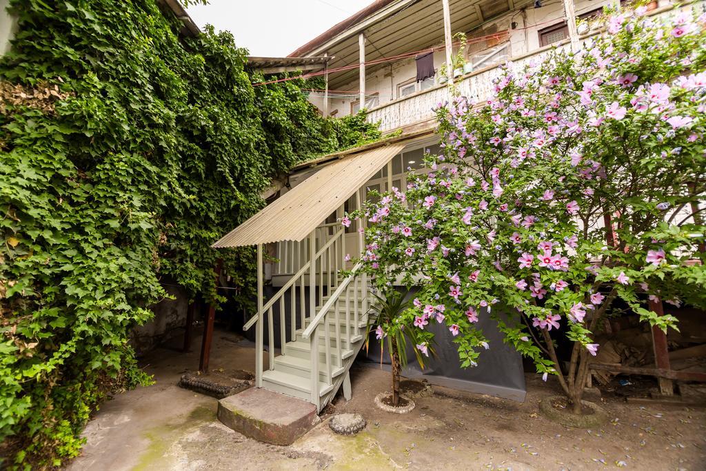 Apartment in Cozy Little Yard Tiflis Dış mekan fotoğraf